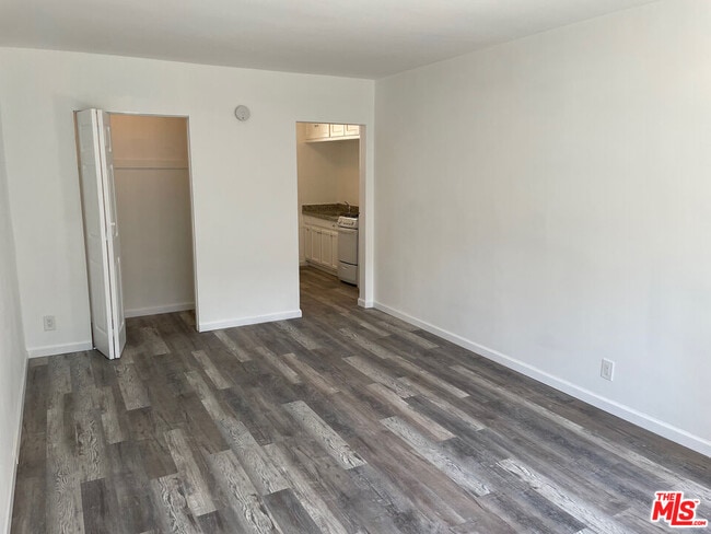 Building Photo - 1620 S St Andrews Pl