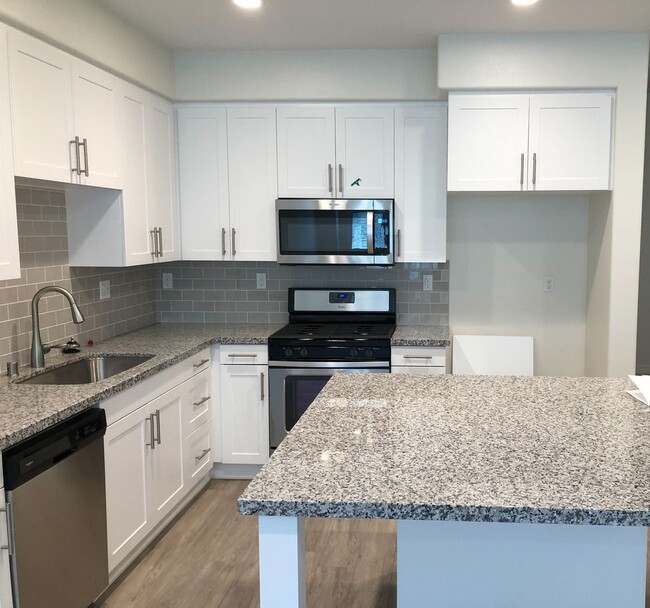 Foto del edificio - Newly Renovated 2 Bedroom Condo in Anaheim