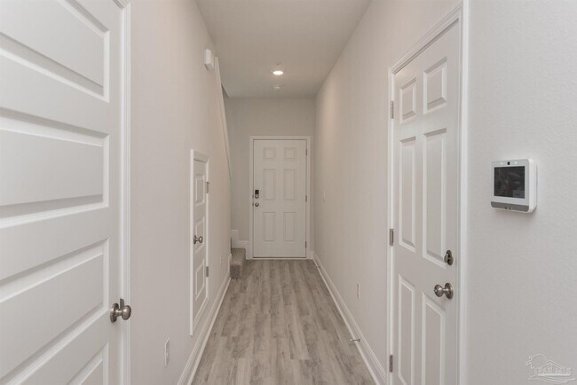 Foto del edificio - 8706 Meadow Flower Ln