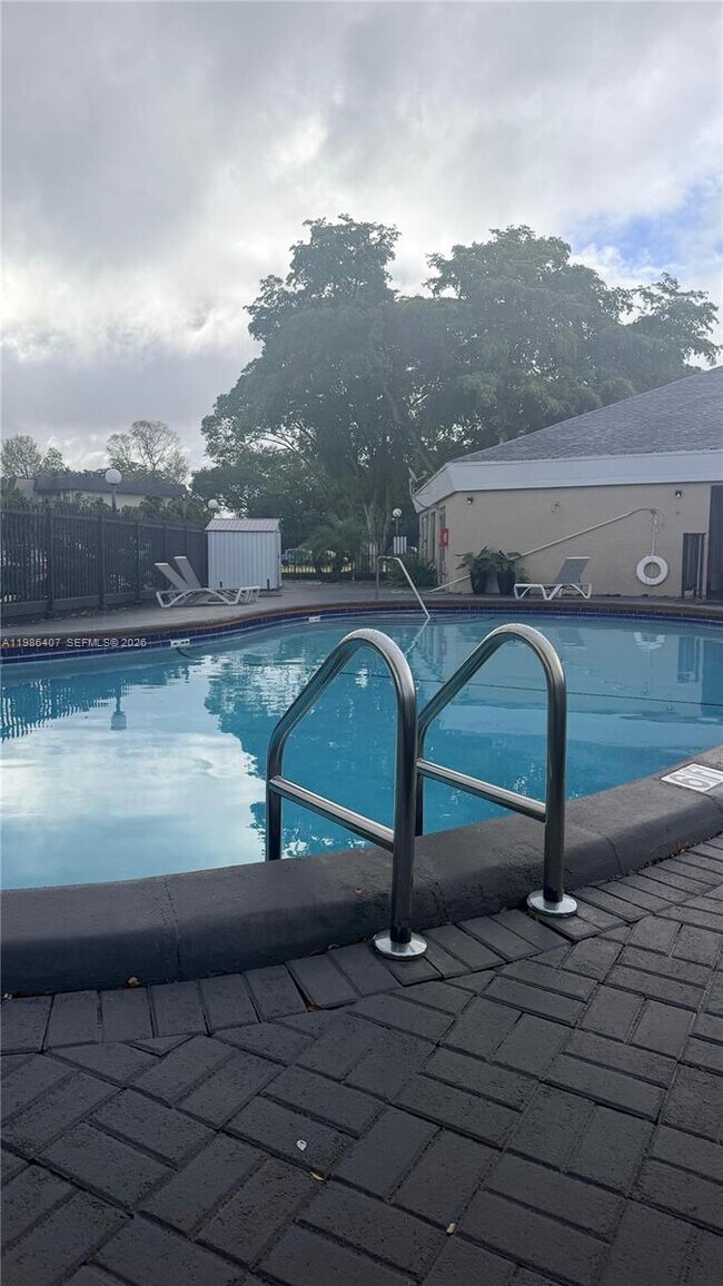 Foto del edificio - 7910 N Colony Cir