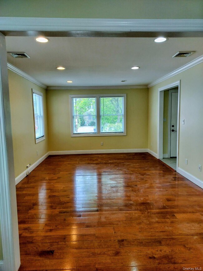 Foto del edificio - 53 Juniper Rd