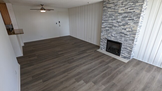 Building Photo - 6605 Green Valley Cir