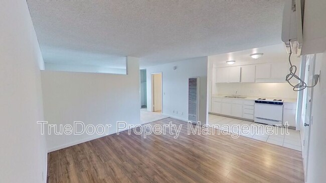 Building Photo - 583 N Tustin Ave