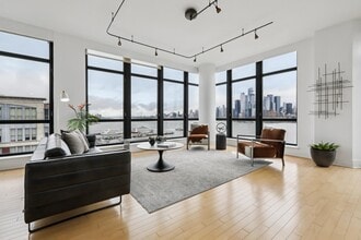 Building Photo - 1025 Maxwell Ln