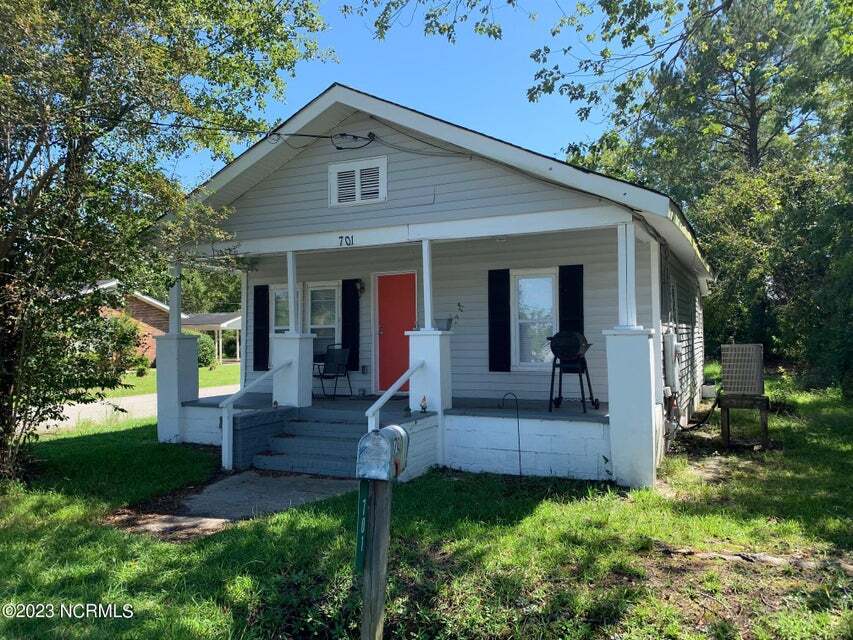 701 W Satchwell St, Burgaw, NC 28425 House Rental in Burgaw, NC