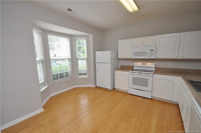 Foto del edificio - 404 Canyon Lake Cir