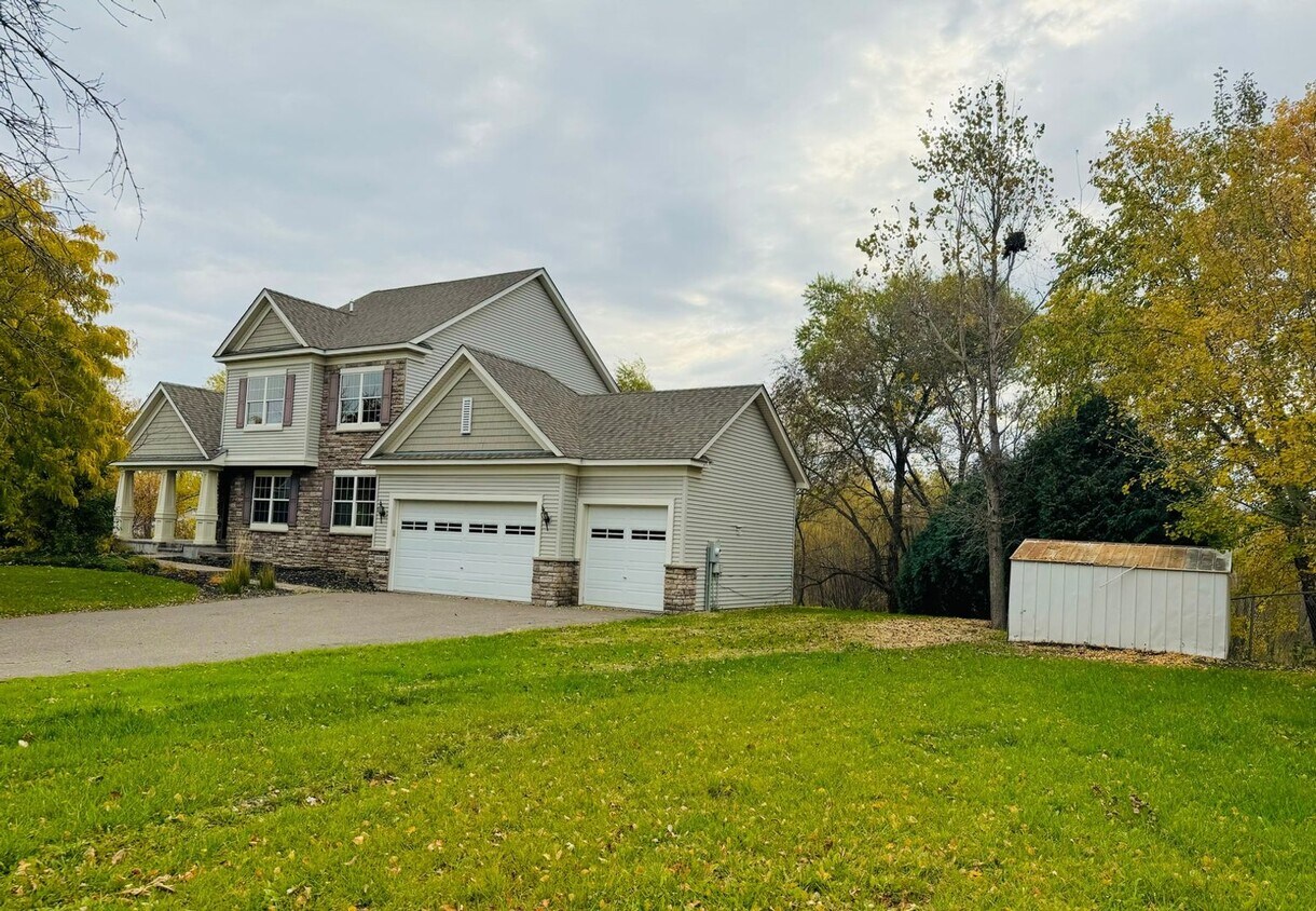 Primary Photo - 4 Bedroom Single Family Home in Forest Lake