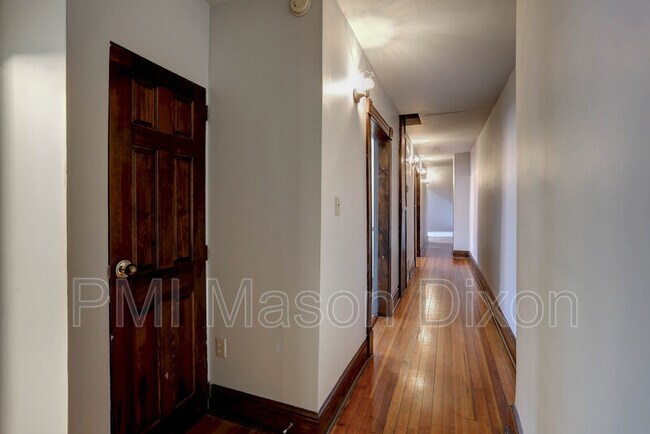 Building Photo - 700 S Broadway