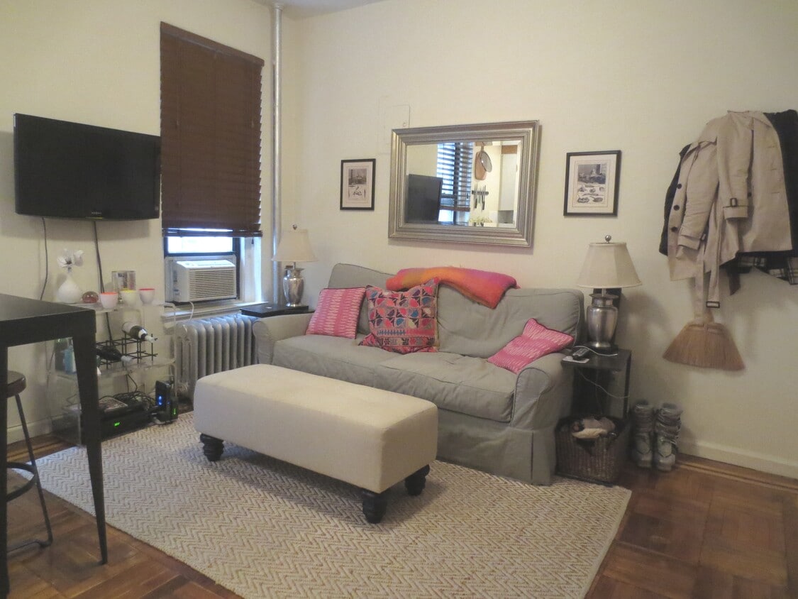 61 Carmine St, New York, NY 10014 Apartments in New York, NY