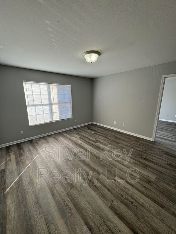 Building Photo - 250 Willow Creek Drive