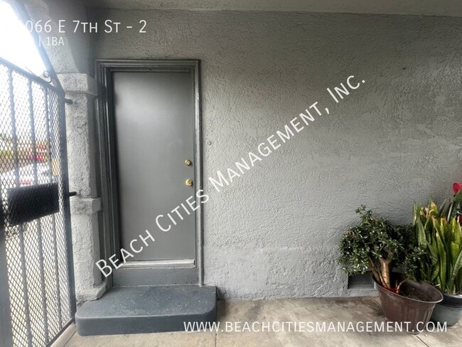 Foto del edificio - 1066 E 7th St
