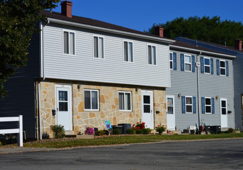 Greenbriar Village 2230 S Raccoon Rd Austintown, OH Apartments for Rent in Austintown