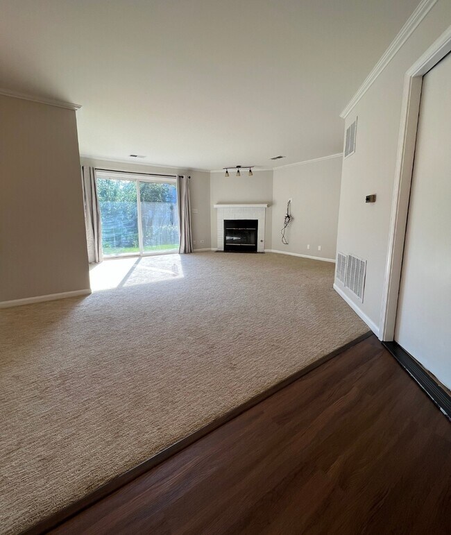 Foto del edificio - 7 Ashbury Ln E