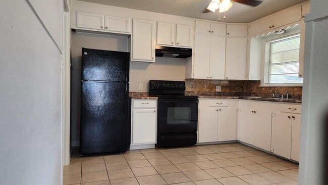 Building Photo - 5611 George Bush Dr