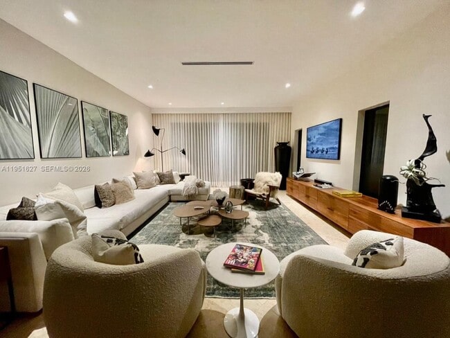 Building Photo - 1443 W 21st St