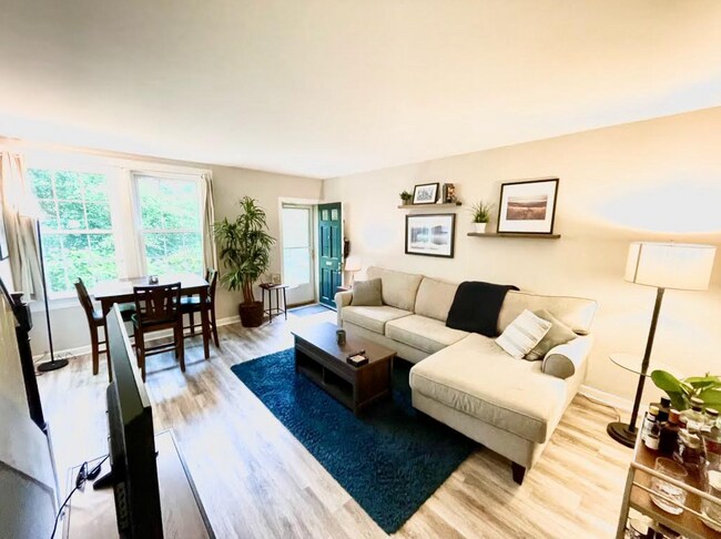 Building Photo - 1500 S Barton St