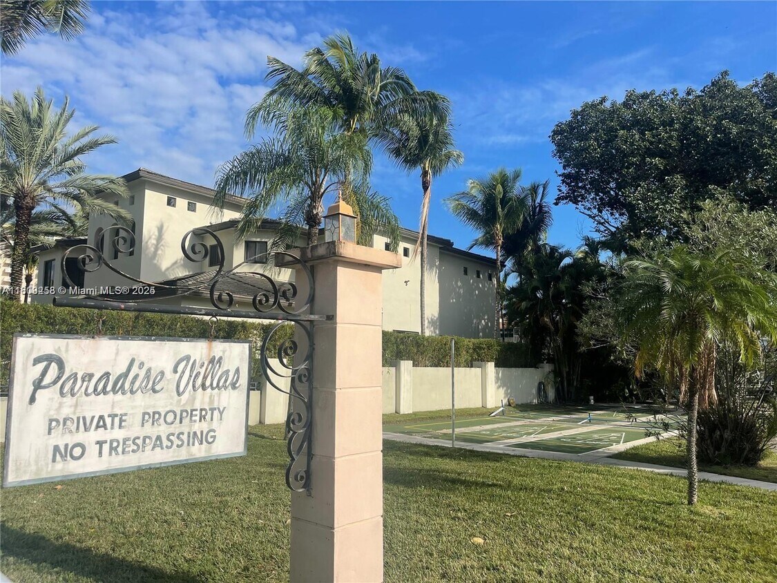 Foto principal - 501 Blue Heron Dr