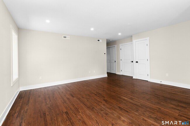 Foto del edificio - 7 Ivy Hill Rd