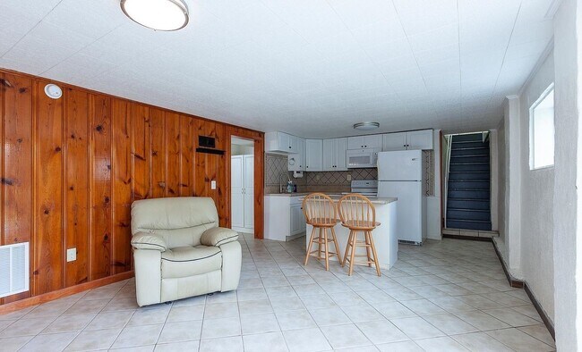 Building Photo - 566 Woodland Hills Dr