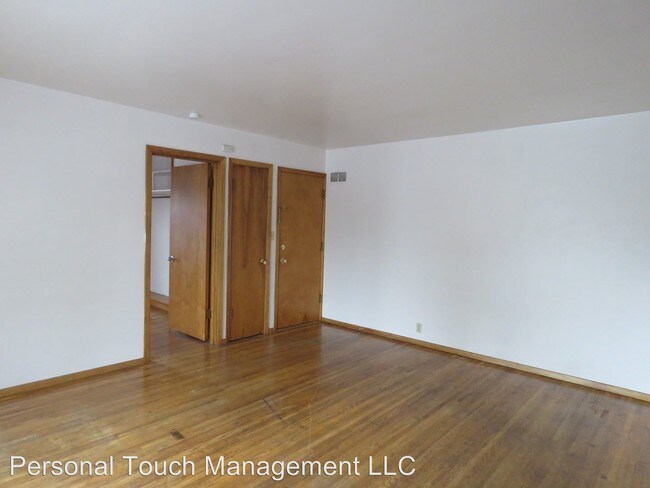Building Photo - 813 8th St N