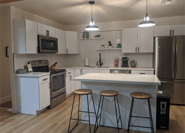 Foto del edificio - 3338 N 63rd Ave