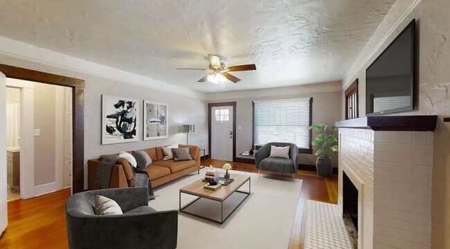 Foto del edificio - Charming four-bedroom home one block from UNR