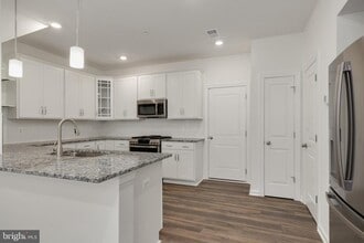 Building Photo - 14983 River Walk Way