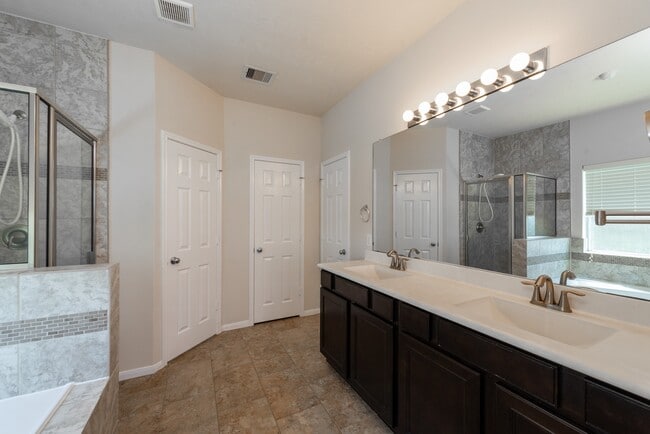 Building Photo - 26302 Fox Ridge Ln