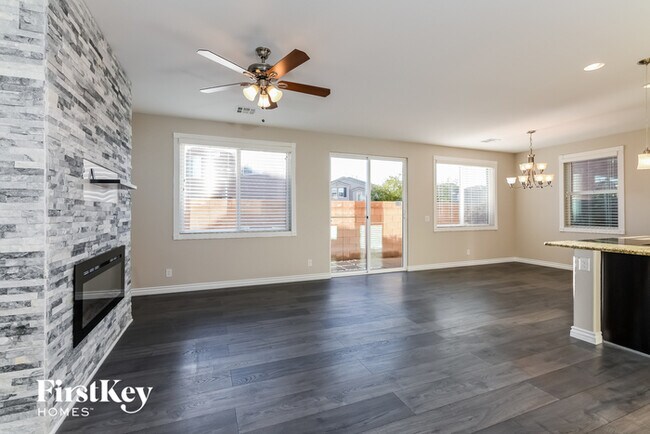 Foto del edificio - 5366 Harris Spring Ln