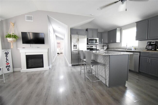 Foto del edificio - 221 E Cypress St