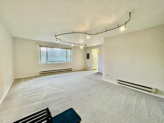 Foto del edificio - One Bedroom Condo Near University of Washi...