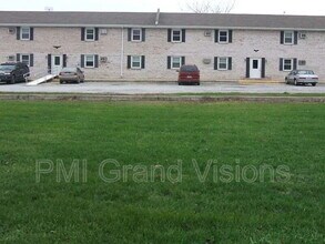 Building Photo - 465 E Main St