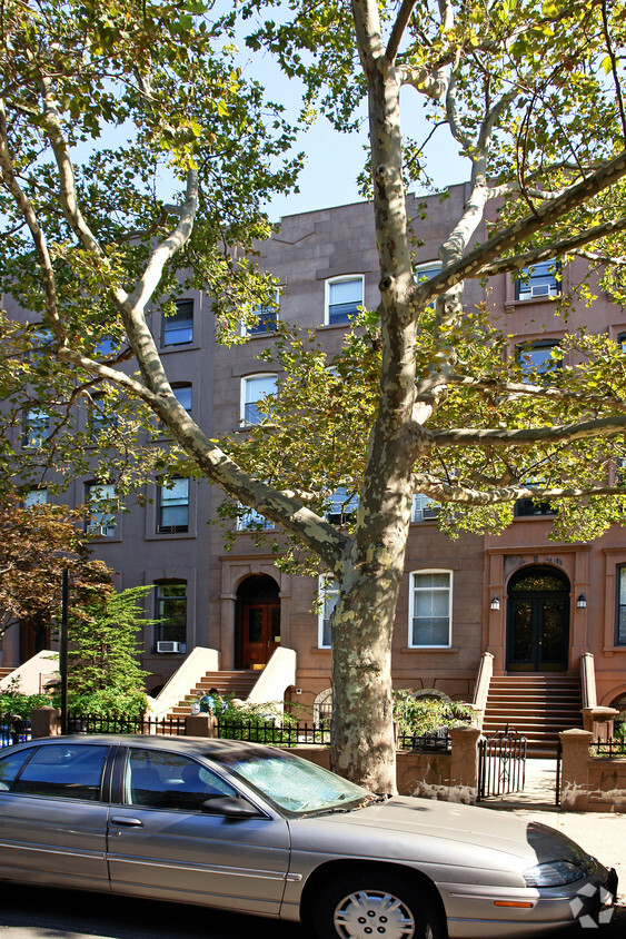 Building Photo - 83 1st Pl