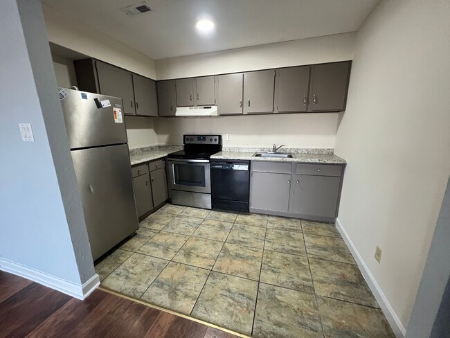 Photo - 275 Green St Apartment