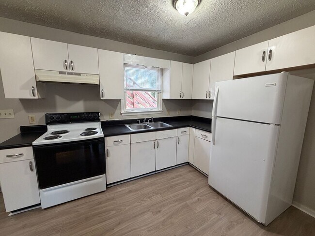 Foto del edificio - 310 W Franklin St