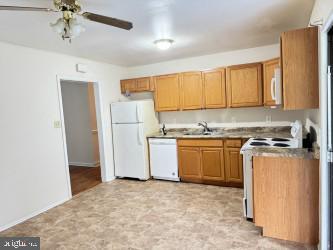 Foto del edificio - 4435 Willow Tree Ln