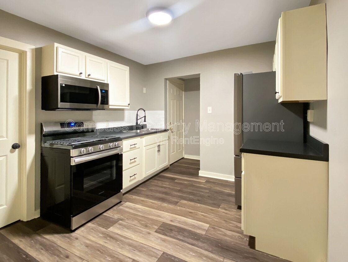 Foto principal - 921 Fulton St E