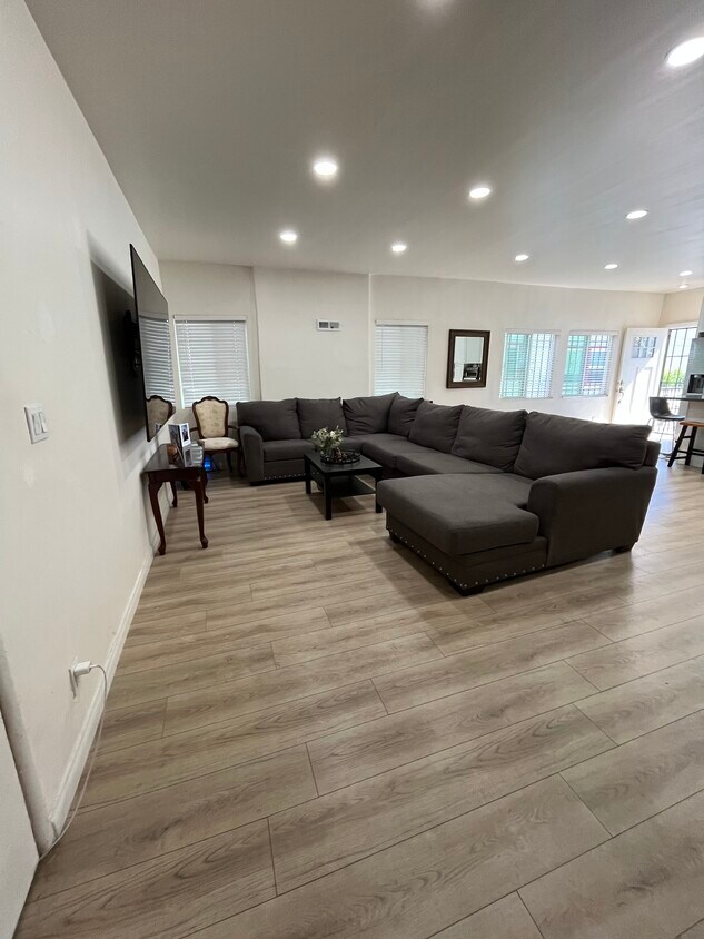 Foto principal - 4616 Franklin Ave