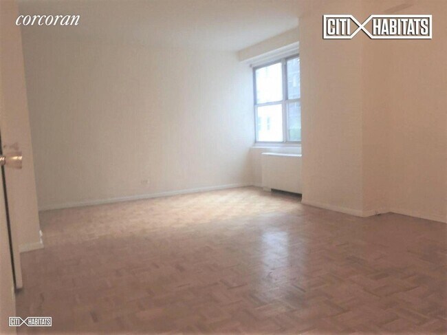 Building Photo - 155 W 68th St