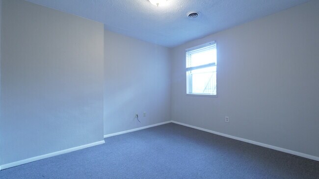 Building Photo - 2308 E Carson St