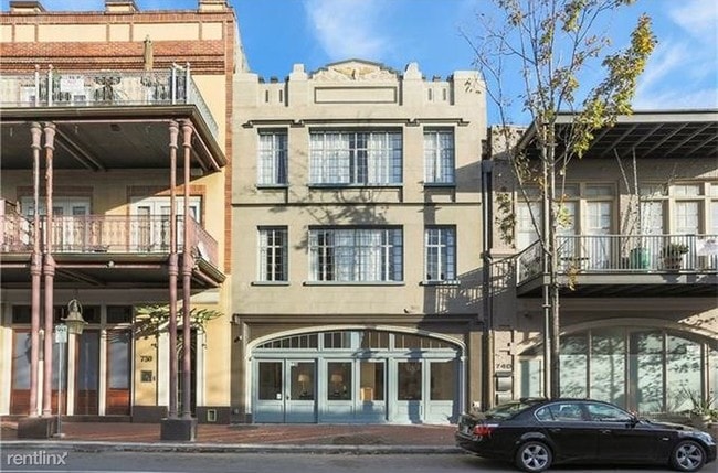 Building Photo - 2 br, 2 bath  - 736 Saint Charles Ave