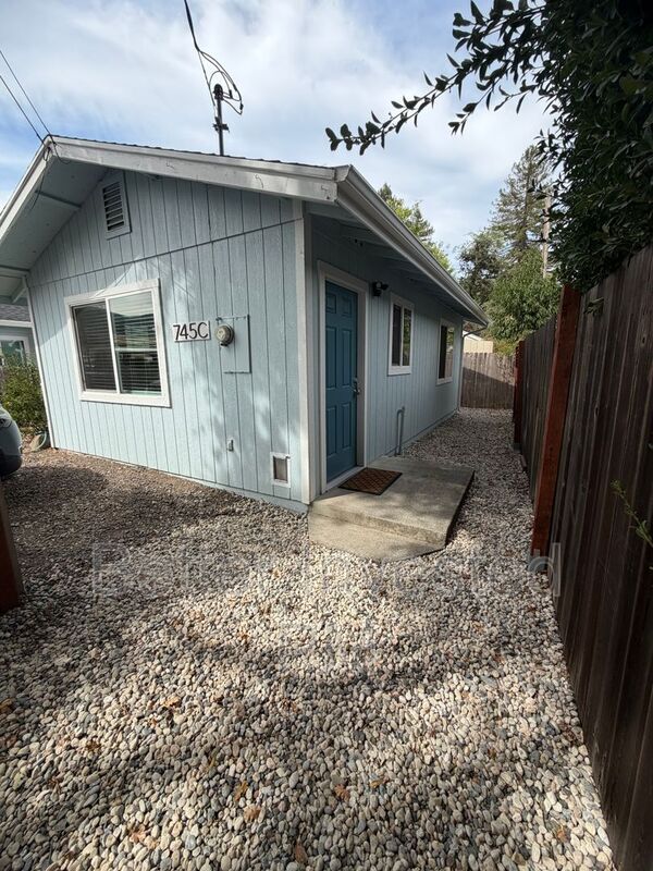 Building Photo - 745 Porzio Ln