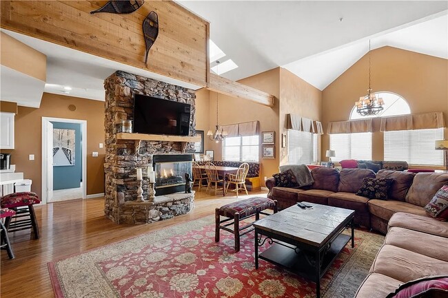 Building Photo - 8120 Stonegate Dr