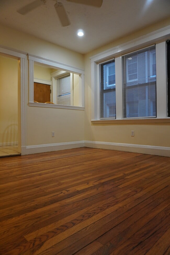 Building Photo - 240 Kelton St