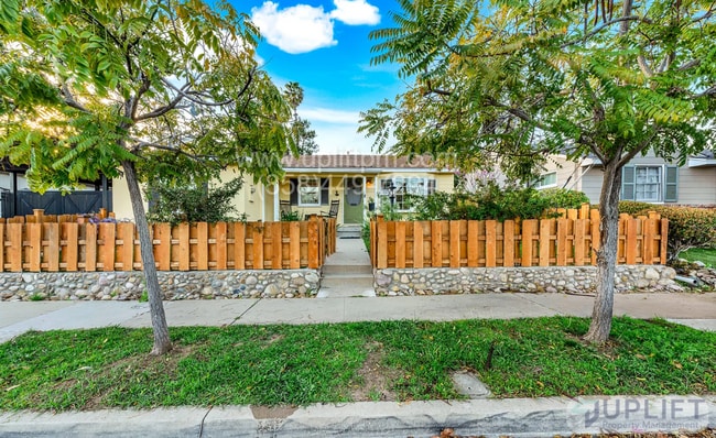 Building Photo - Charming 3-Bedroom Home with Bonus Living ...