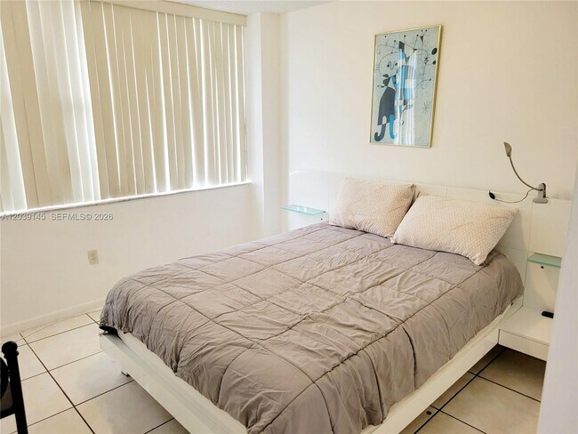 Building Photo - 1300 NE Miami Gardens Dr