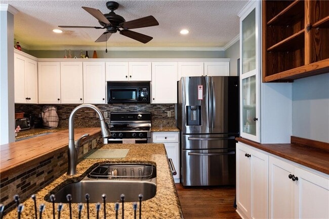 Building Photo - 5013 Riverside Dr