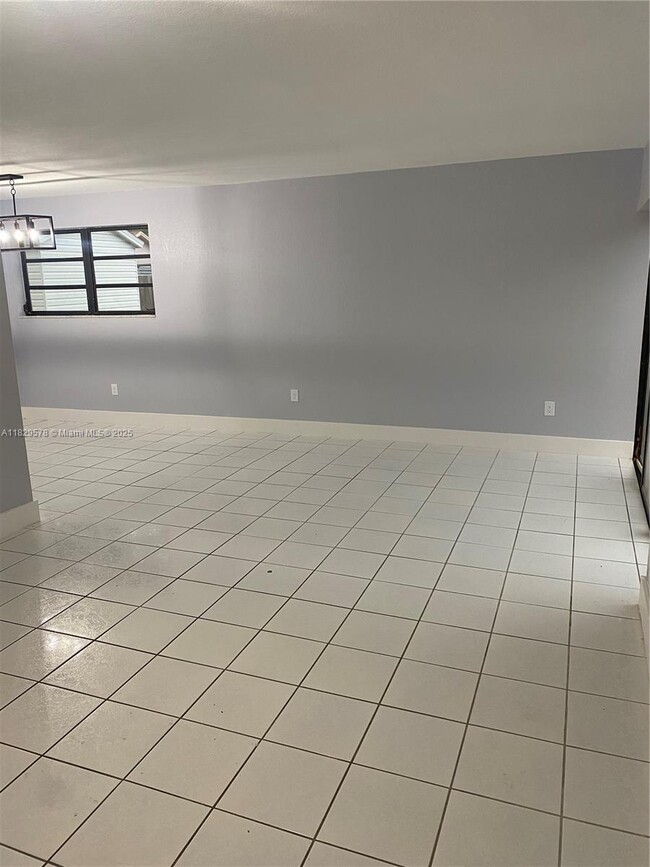 Building Photo - 15825 SW 90th Ct