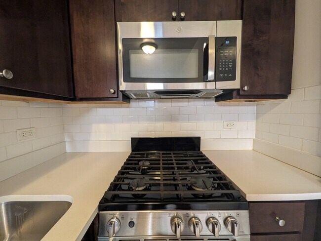 Foto del edificio - 3300 W Schubert Ave