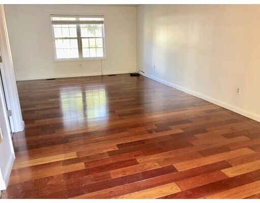Foto del edificio - 35 Ledgecrest Dr